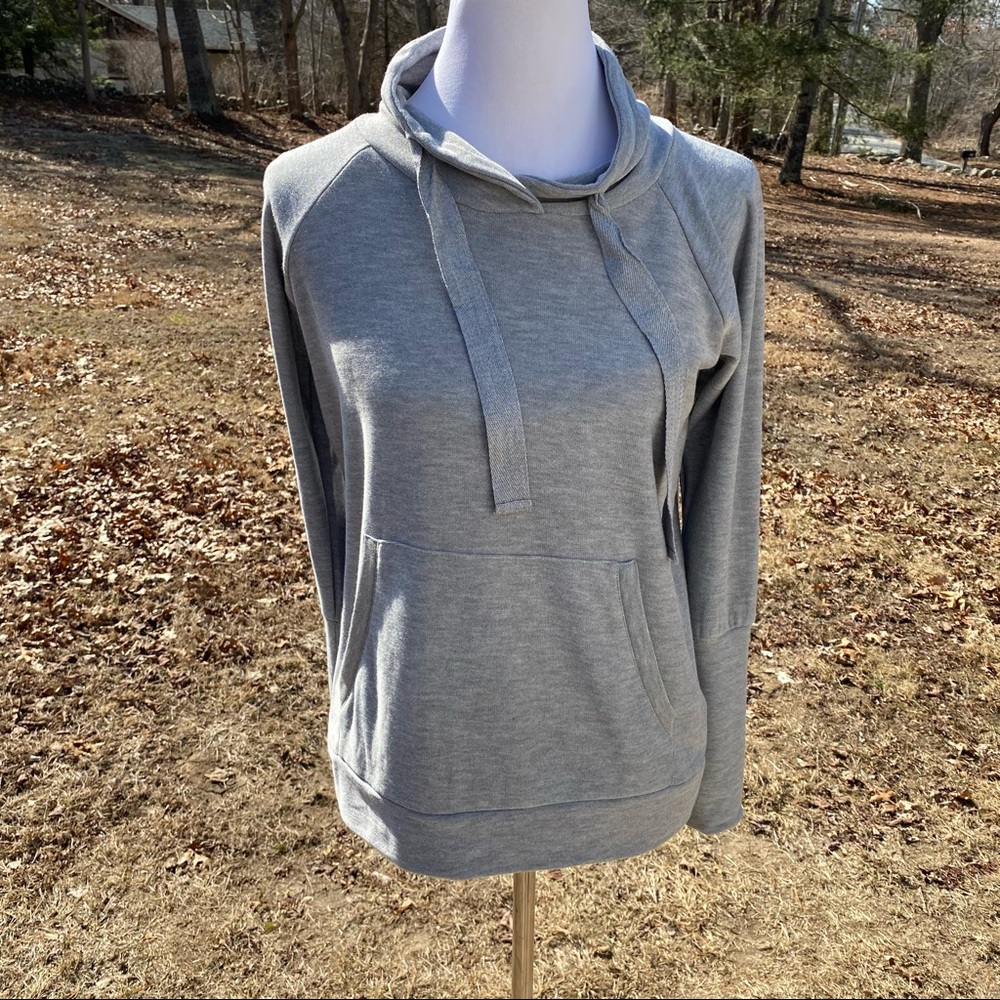 CHASER TOP SWEATSHIRT GRAY LONG SLEEVE POCKET  THUMB HOLES Size S